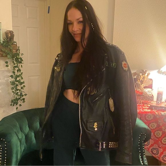 Meet your Posher, Janessa - Picture 3 of 5